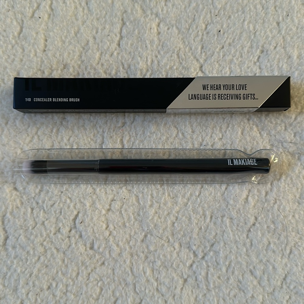 NIB | IL Makiage | 140 Concealer Blending Brush